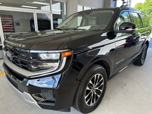 Certified 2025 Ford Expedition Platinum AWD/4WD image 3