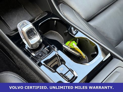 Certified 2025 Volvo XC40 B5 Plus AWD/4WD image 18