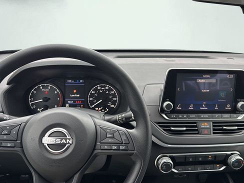 Used 2025 Nissan Altima 2.5 S image 11