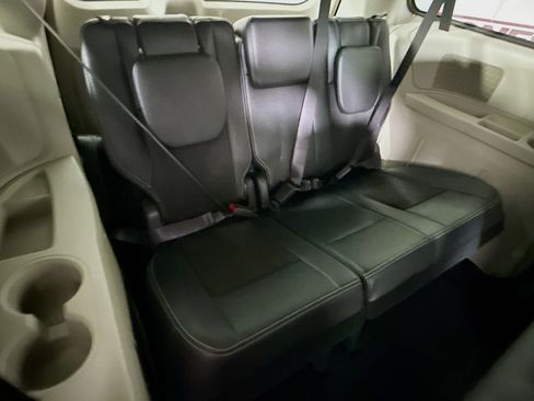 Used 2019 Dodge Grand Caravan SXT image 28