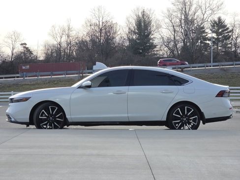 Used 2023 Honda Accord Touring image 27