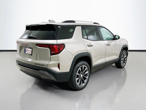Used 2026 GMC Terrain Elevation w/ Elevation Premium Package FWD image 7