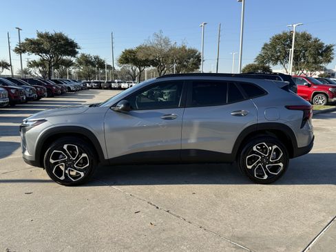 Used 2024 Chevrolet Trax RS w/ Driver Confidence Package image 8