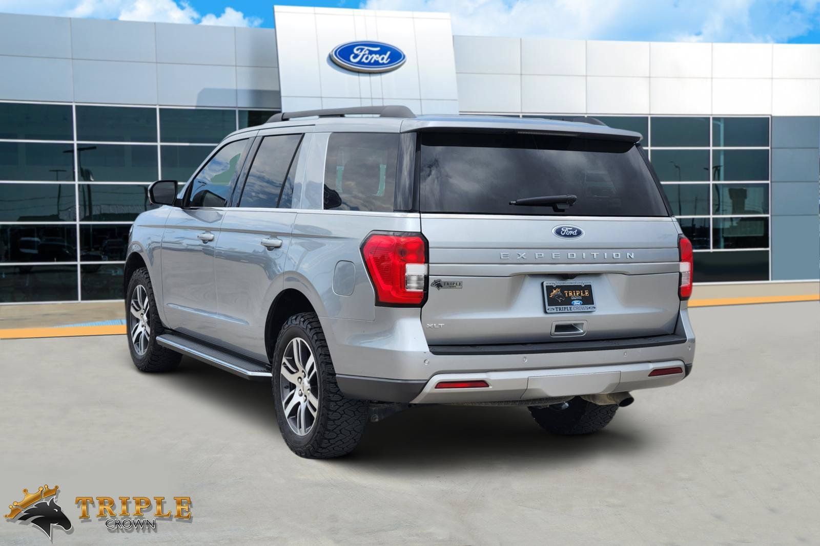 Used 2023 Ford Expedition XLT AWD/4WD image 5