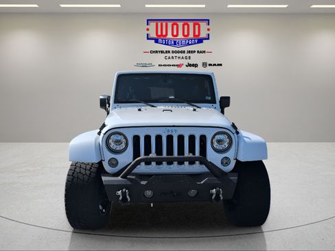 Used 2017 Jeep Wrangler Unlimited Sahara w/ Connectivity Group AWD/4WD image 12
