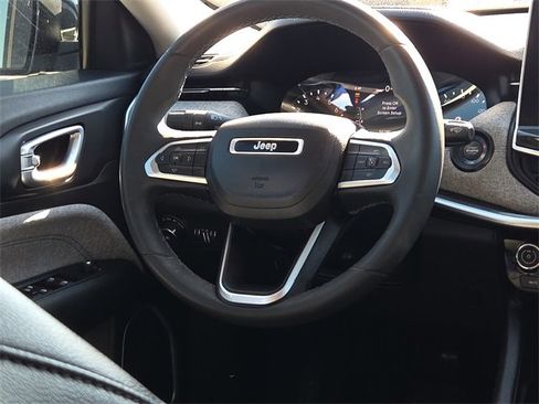 Used 2022 Jeep Compass Latitude image 13