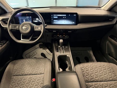 Used 2025 Nissan Kicks SV FWD image 9