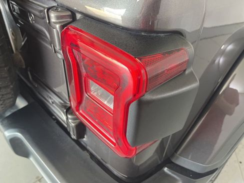 Used 2021 Jeep Wrangler Unlimited Sahara AWD/4WD image 43