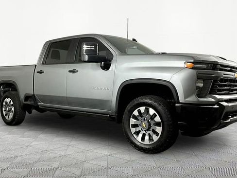Used 2025 Chevrolet Silverado 2500 Custom w/ Custom Value Package AWD/4WD image 3