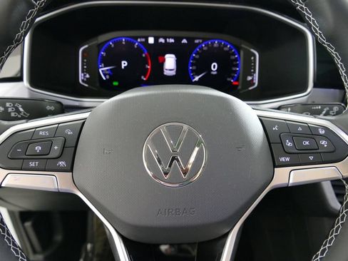 Used 2025 Volkswagen Taos SEL AWD/4WD image 15