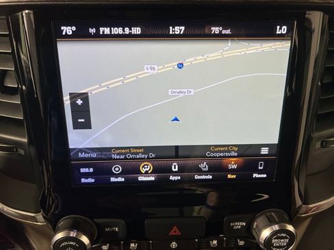 Used 2019 RAM 1500 Laramie AWD/4WD image 25