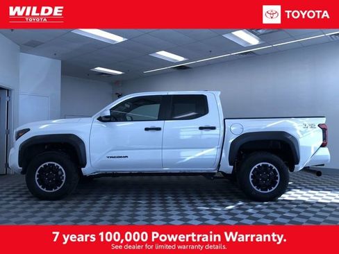 Certified 2025 Toyota Tacoma TRD Off-Road image 3