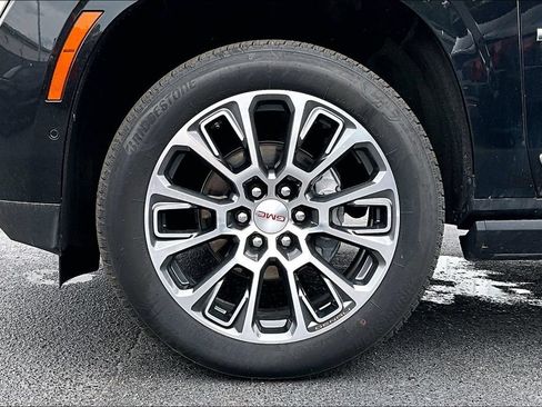 Used 2025 GMC Yukon Denali w/ Denali Reserve Package AWD/4WD image 33