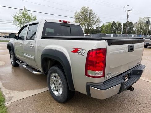 Used 2009 GMC Sierra 1500 SLT w/ All-Terrain Package AWD/4WD image 8