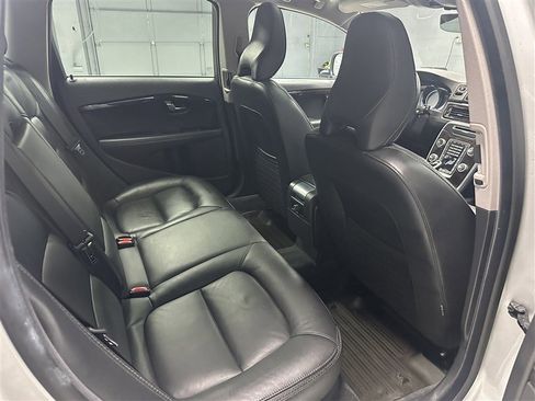 Used 2016 Volvo XC70 T5 Premier w/ Proximity Package image 12