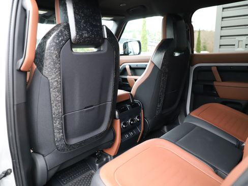New 2026 Land Rover Defender 110 OCTA AWD/4WD image 18