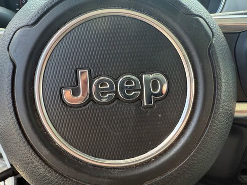 Used 2023 Jeep Gladiator Overland image 16