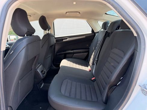 Used 2019 Ford Fusion SE FWD image 14
