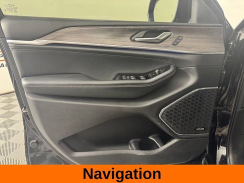 Used 2023 Jeep Grand Cherokee Overland AWD/4WD image 11