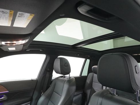 Used 2025 Mercedes-Benz GLS 450 4MATIC image 12