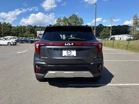 Certified 2024 Kia Seltos SX w/ SX Sunroof Package AWD/4WD image 6