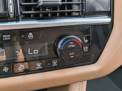 Used 2023 Nissan Pathfinder Platinum w/ Cargo Package image 27