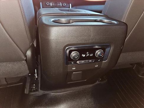 Certified 2022 Chevrolet Suburban Z71 w/ Z71 Off-Road Package AWD/4WD image 18