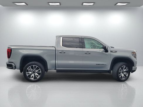 Used 2025 GMC Sierra 1500 Denali w/ Denali Reserve Package AWD/4WD image 3