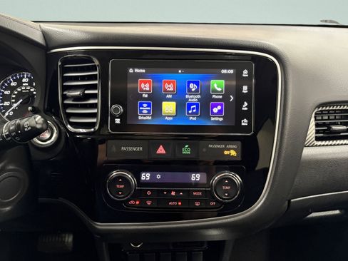 Used 2018 Mitsubishi Outlander SE image 15