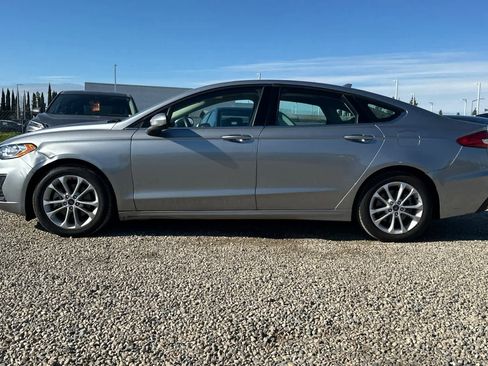 Used 2020 Ford Fusion SE image 6