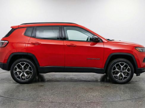 Used 2025 Jeep Compass Limited image 11