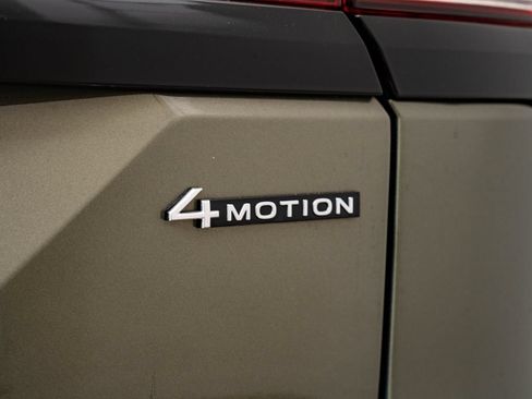 Used 2025 Volkswagen Atlas Peak Edition SE AWD/4WD image 17
