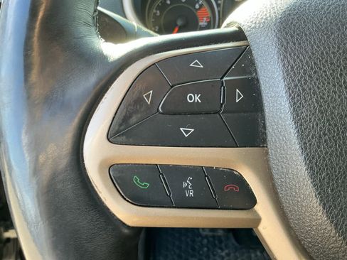 Used 2017 Jeep Cherokee Sport w/ Cold Weather Group image 18