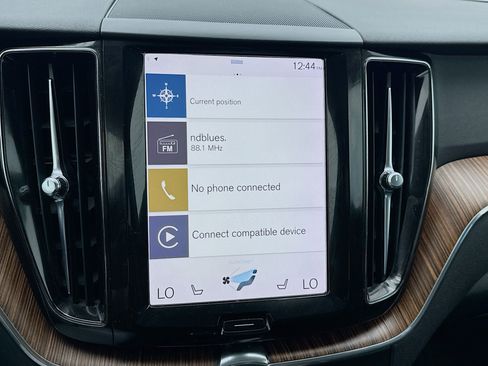 Used 2019 Volvo XC60 T5 Momentum w/ Premium Package AWD/4WD image 9