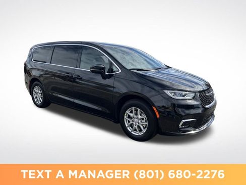 New 2026 Chrysler Pacifica Select FWD image 7