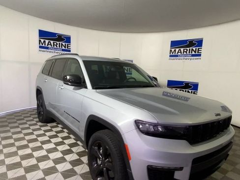 Used 2024 Jeep Grand Cherokee L Limited w/ Black Appearance Package RWD image 4