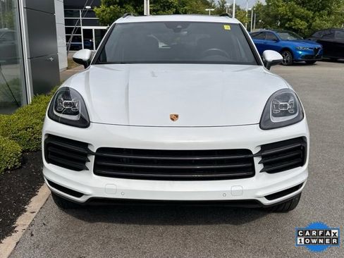 Used 2023 Porsche Cayenne Platinum Edition image 2