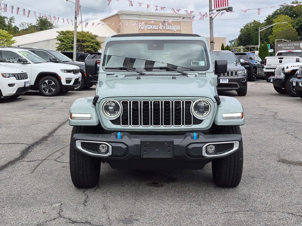 Used 2024 Jeep Wrangler Unlimited Sahara w/ Technology Group AWD/4WD image 2