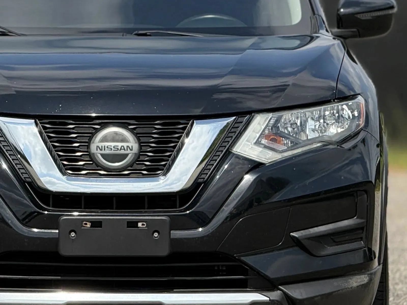 Used 2018 Nissan Rogue SV AWD/4WD image 12