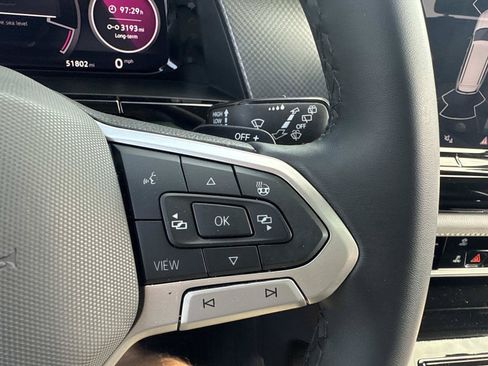 Certified 2024 Volkswagen Atlas Peak Edition SEL AWD/4WD image 32