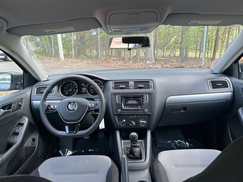 Used 2017 Volkswagen Jetta S image 28