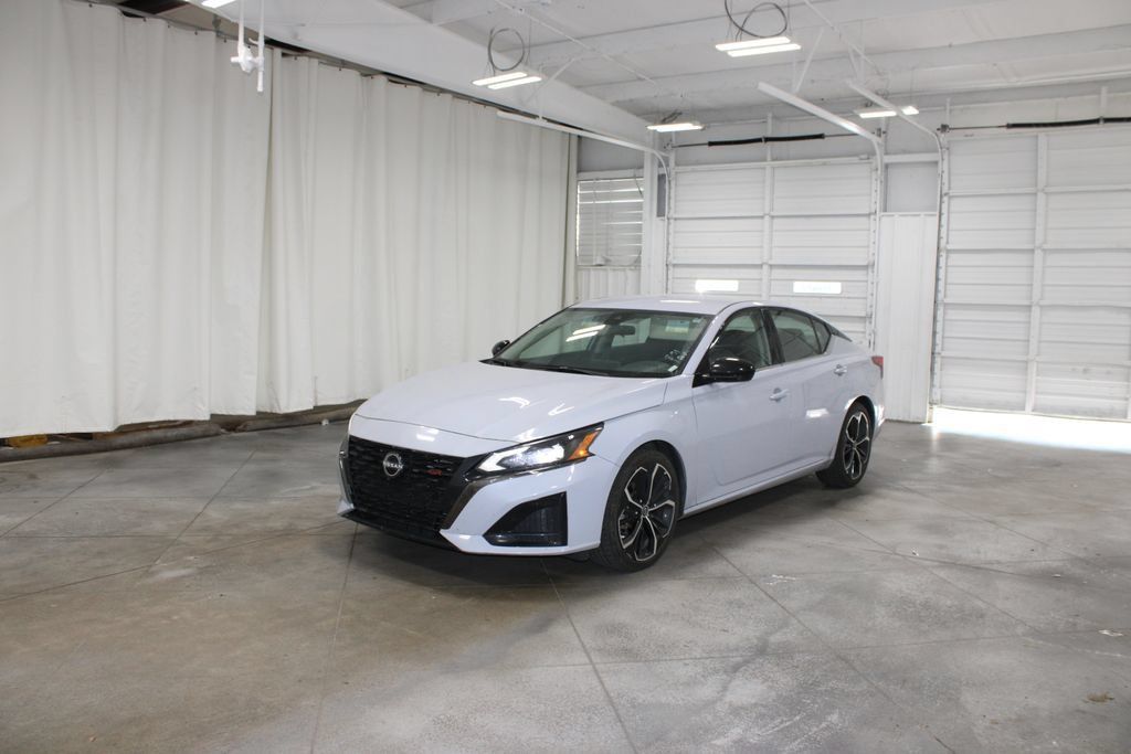 Used 2024 Nissan Altima 2.5 SR FWD image 4