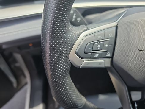 Used 2025 Volkswagen Tiguan SE R-Line AWD/4WD image 14