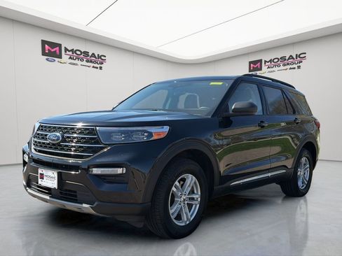 Used 2023 Ford Explorer XLT w/ Equipment Group 202A AWD/4WD image 9