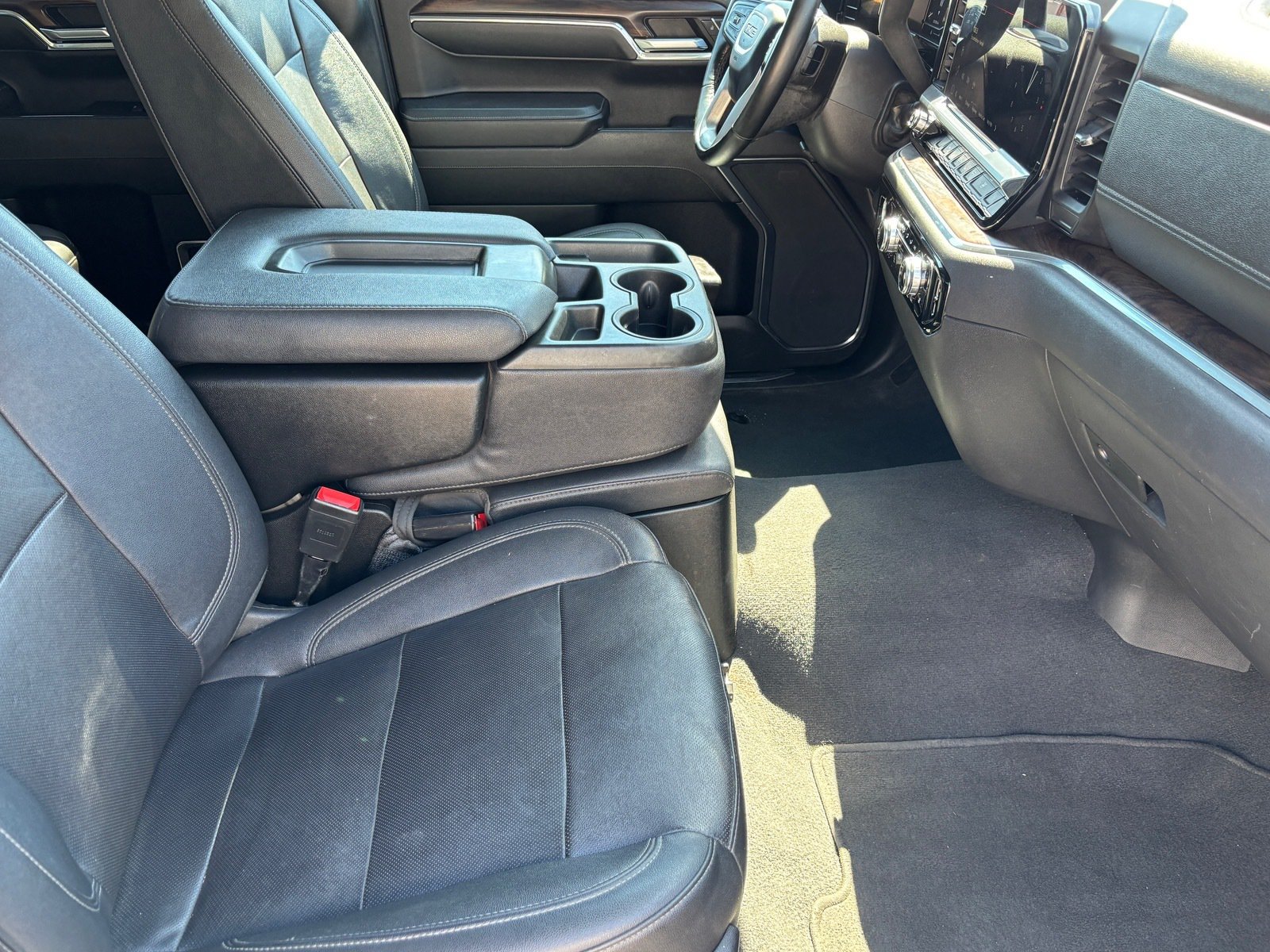 Used 2024 GMC Sierra 1500 SLT AWD/4WD image 28