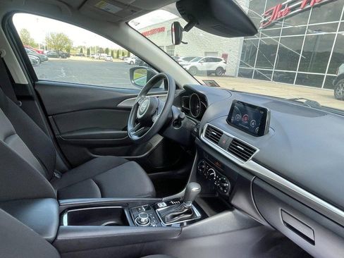 Used 2018 MAZDA MAZDA3 Sport FWD image 5