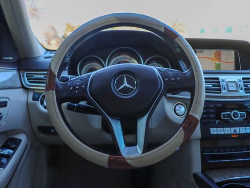 Used 2014 Mercedes-Benz E 350 Sedan image 27