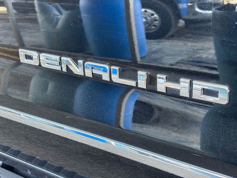 Used 2018 GMC Sierra 2500 Denali w/ Duramax Plus Package AWD/4WD image 4