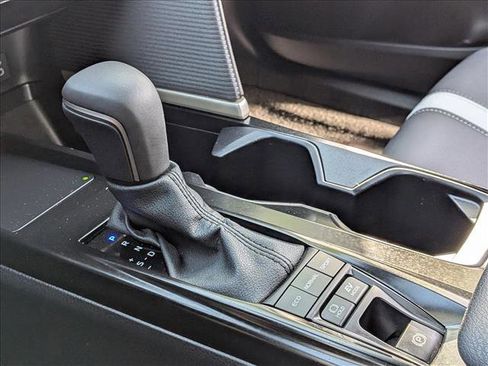 Used 2025 Toyota Camry SE image 12