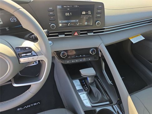 New 2026 Hyundai Elantra SEL Sport Premium image 19